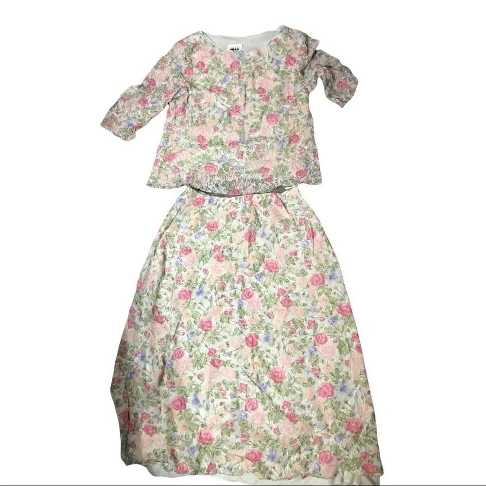 Vintage Leslie Faye floral two piece blouse/skirt